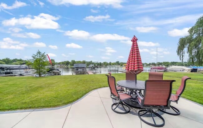 Photo - 8043 S Portage Rd