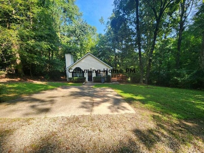 Building Photo - 2/2 PRIVATE Ranch Home AVAILABLE NOW!