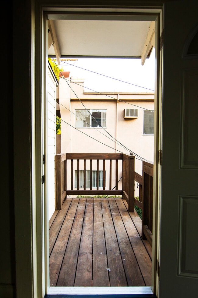 Photo - 950 1/2 North Hayworth Avenue