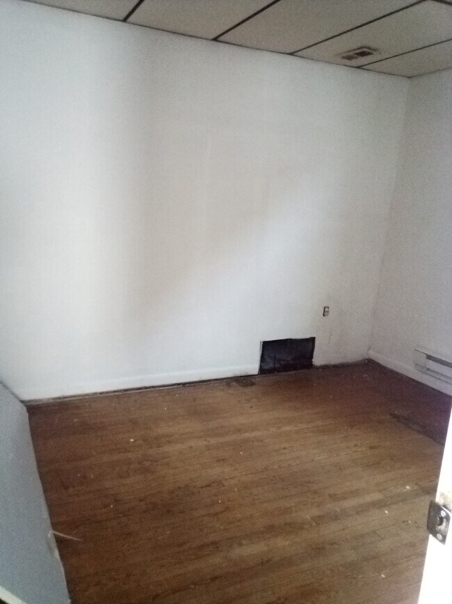 Photo - 153 Main St Unit Huge Sunny 1-Bdrm