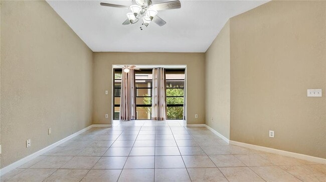 6019 Scotchwood Glen Unidad 204