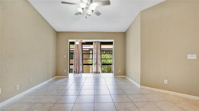Photo - 6019 Scotchwood Glen Unit 204