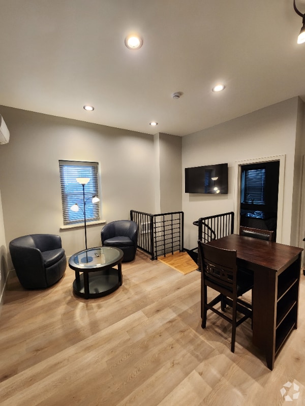 Building Photo - 104 W 8th Ave Rental