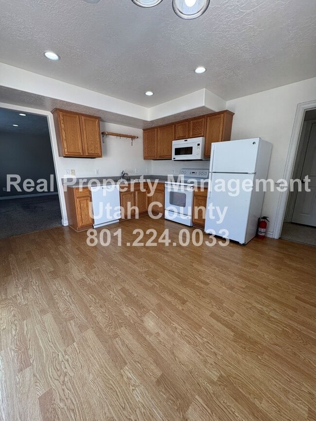 1354 Dunmore Dr