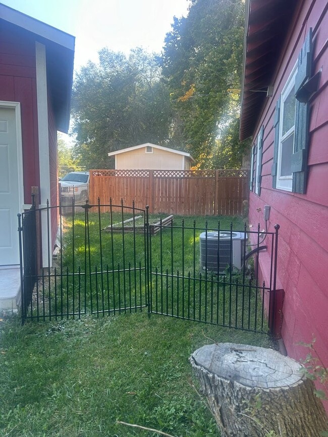 2018 10th Ave N
