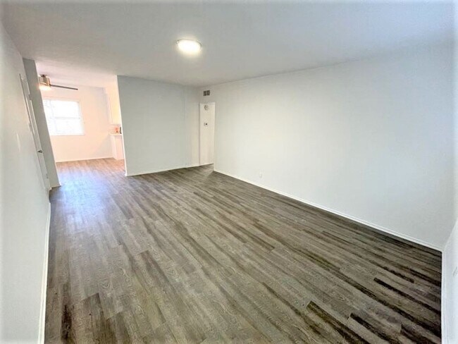 Photo - 13860 Burbank Blvd