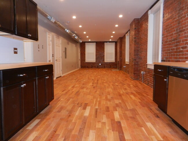 Building Photo - 657 Evergreen Rd Unit #2