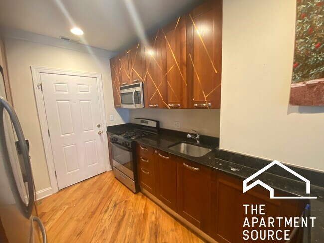 Photo - 2242 W Morse Ave Unit 2