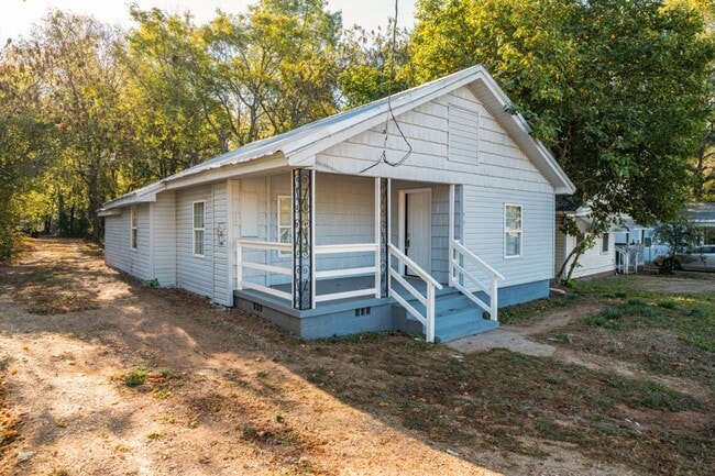 Photo - Bessemer Gem! Modern Renovation, Huge Livi...