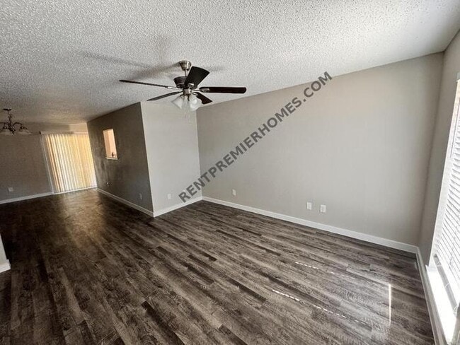 Photo - 802 Las Palmas Dr