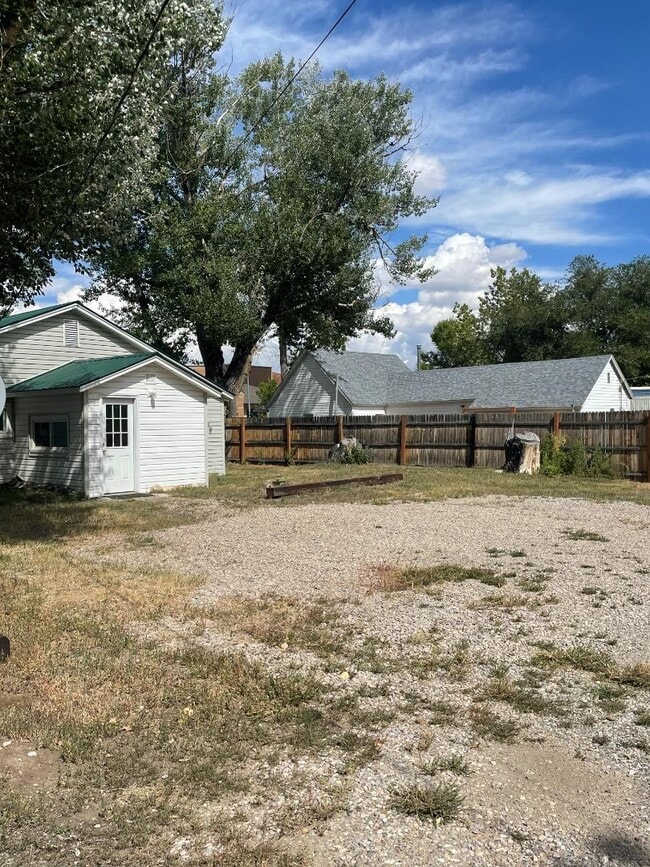 Building Photo - 211 W Elm Ave