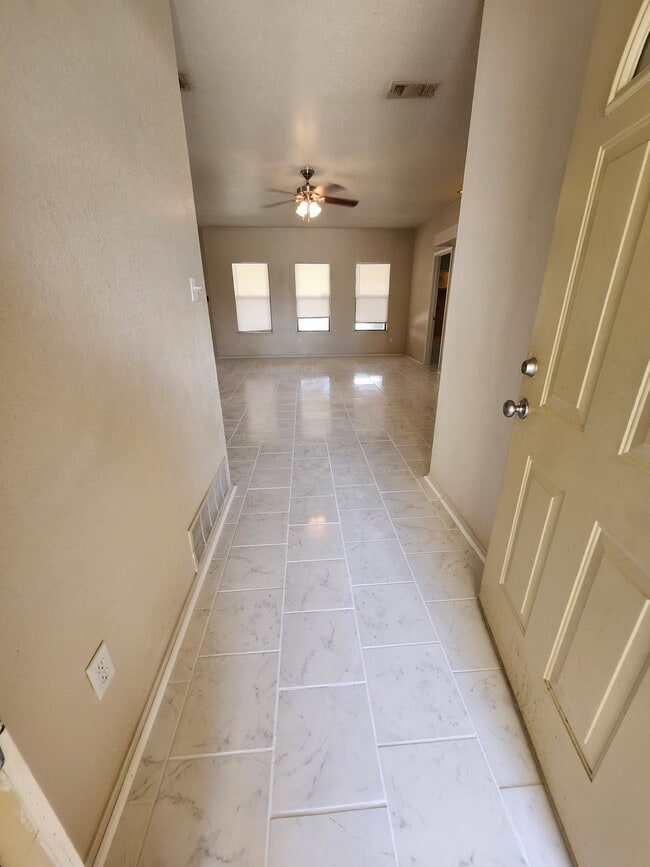Photo - 2807 Diaz Dr