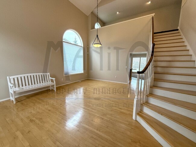 Photo - Beautiful Carnahan Crest Home