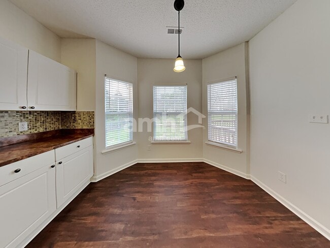 Photo - 19504 Tryon St