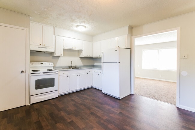 Photo - 2027 Glenn Rd