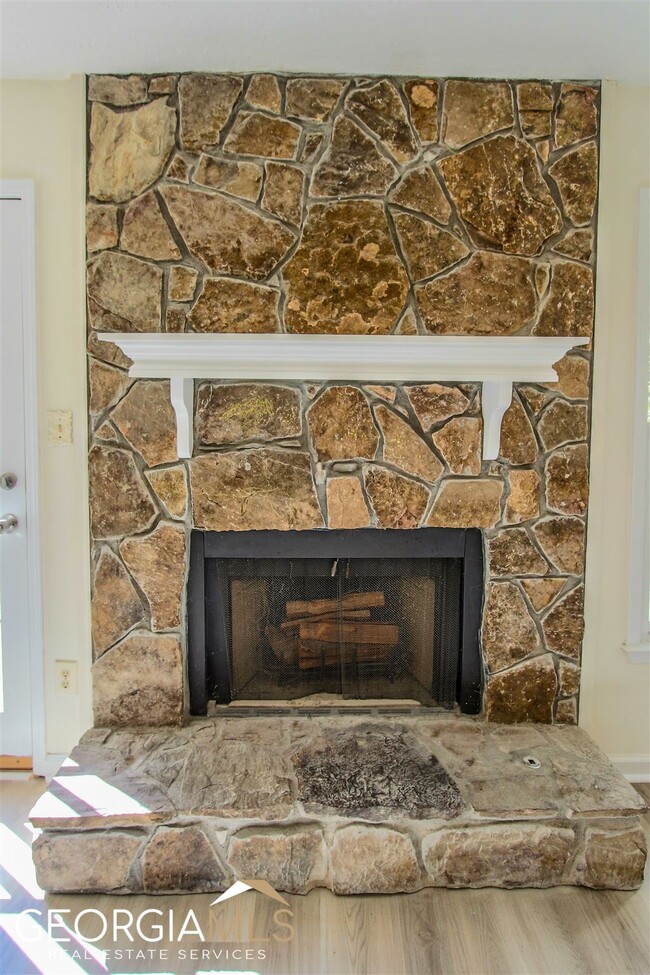 Photo - 211 Meadow Ct