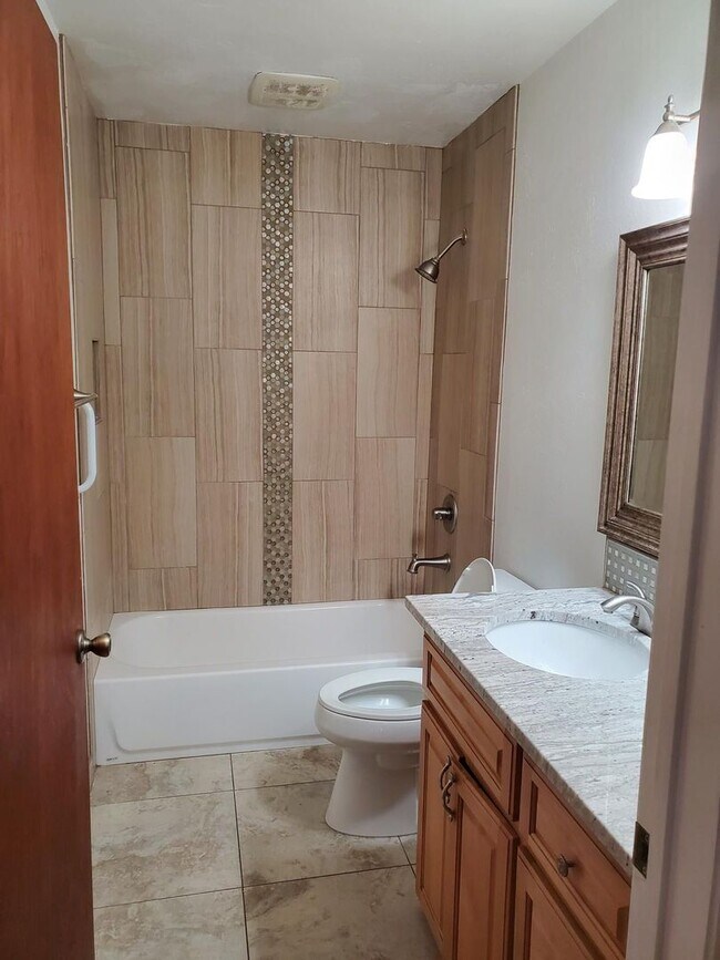 Photo - 1101 Indiana St NE