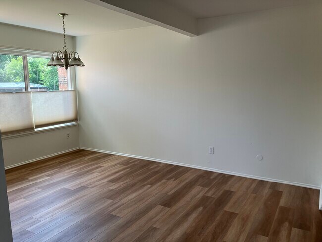 Photo - 1265 S Maple Rd Unit 207