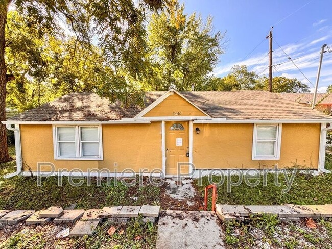Building Photo - 5640 N Winchester Ave