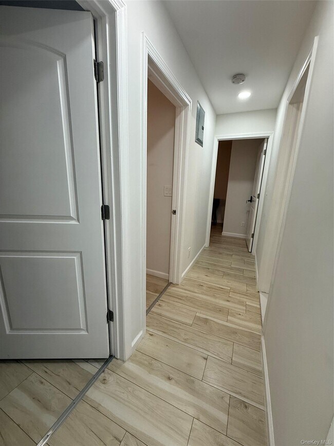 Photo - 168-47 93rd Ave