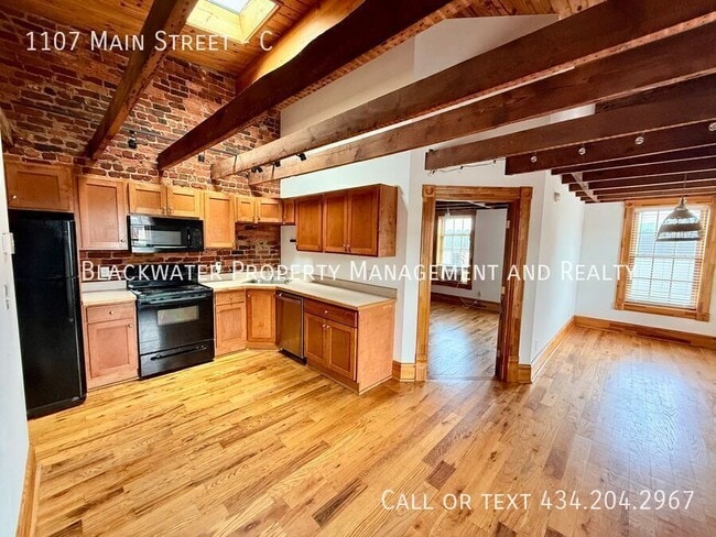 Photo - 1107 Main St Unidad C