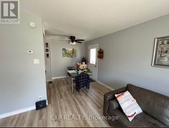 Photo - 135 Sonnet Crescent