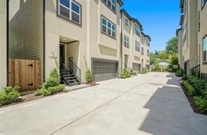 Building Photo - 1333 W 22nd St