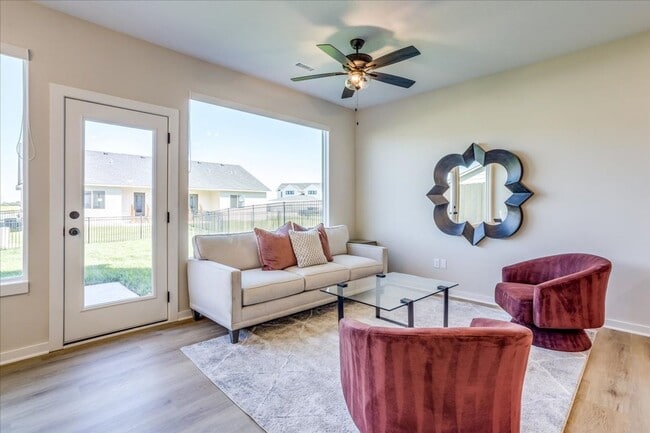 Photo - Fox Creek-Tracy Plan MODEL (NOT FOR RENT)