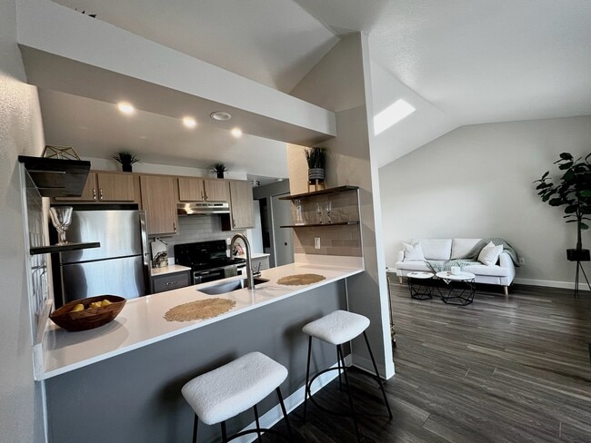 Building Photo - Bull Mountain Rental
