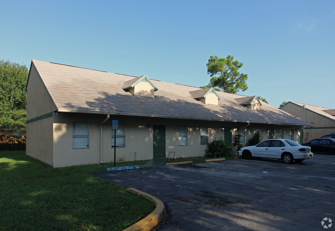 Park en Wallis Apartment Homes - Wallace Townhomes