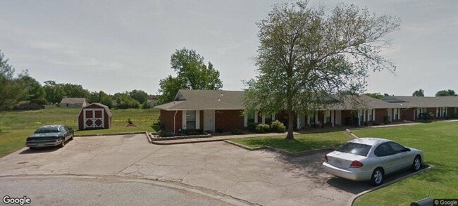 Building Photo - Welcome to this charming duplex located in... Rental