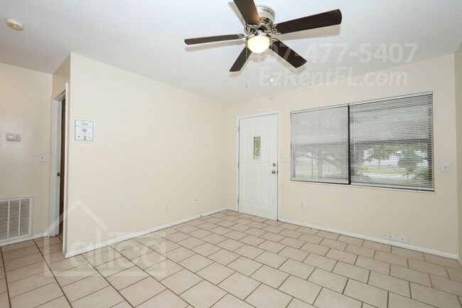 Photo - 210 Palm Pl