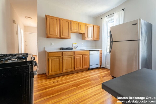 Building Photo - 33 Edison Green