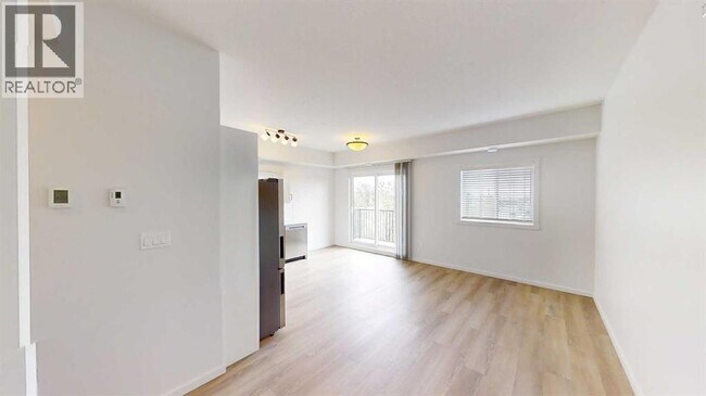 Photo - 10101-10105 105 Ave