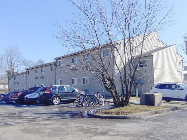 Building Photo - 562 Woodland Ave Unit 13