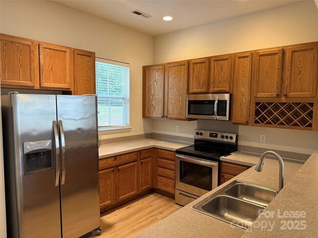 Photo - 3206 Hiram St