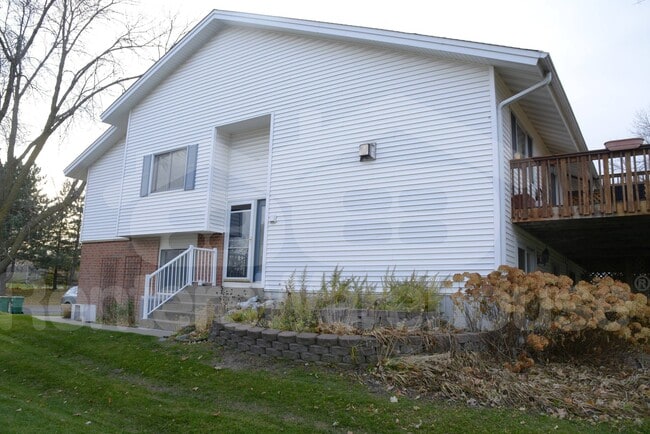 Building Photo - 710 E 143rd St