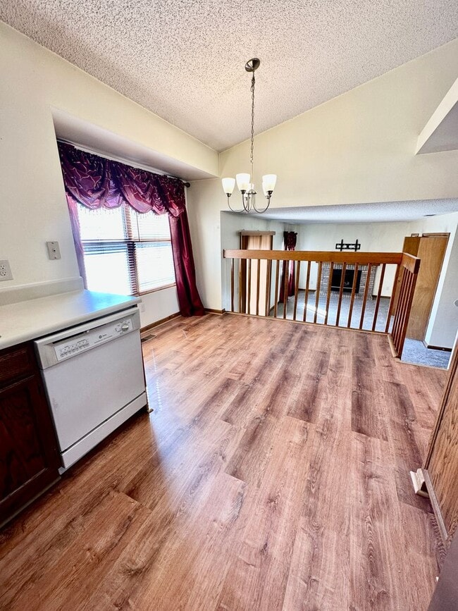 Photo - 4218 Goldenridge Way