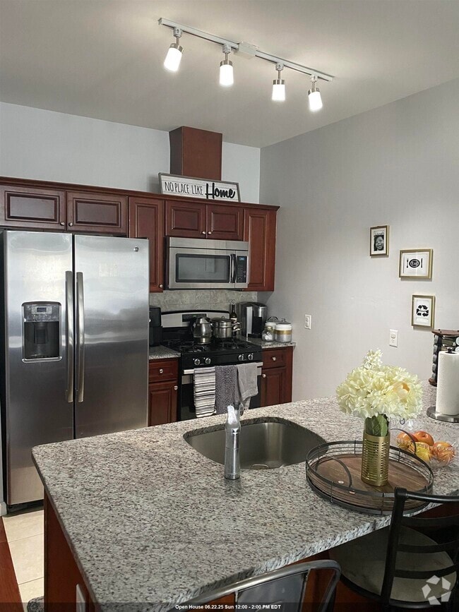 Building Photo - 380-1/2 Avenue C Unit 2 Rental
