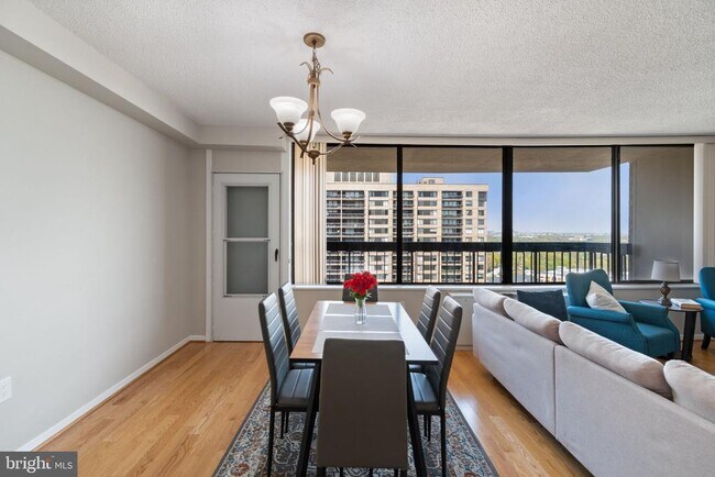 Photo - 3705 S George Mason Dr Unidad 2202S