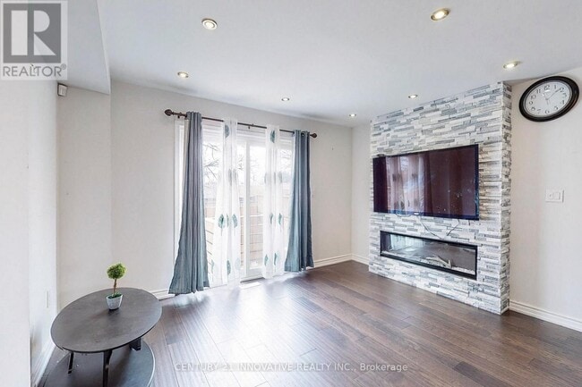 Photo - 1635 Pickering Pkwy