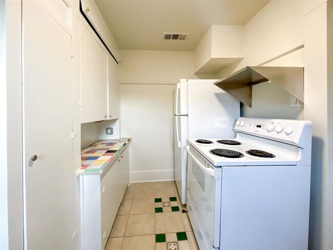 Building Photo - 7924 Ford St