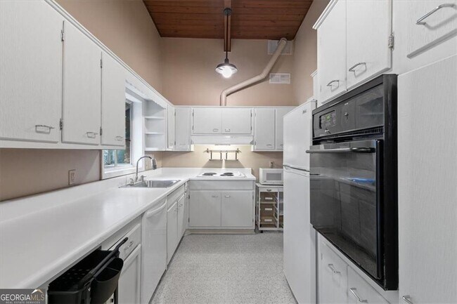 Photo - 2627 Woodacres Rd NE