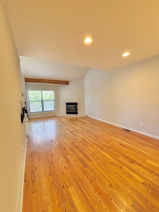 Photo - Spacious 3-Bedroom Condo in Prime Golden Location!! Available Now!!