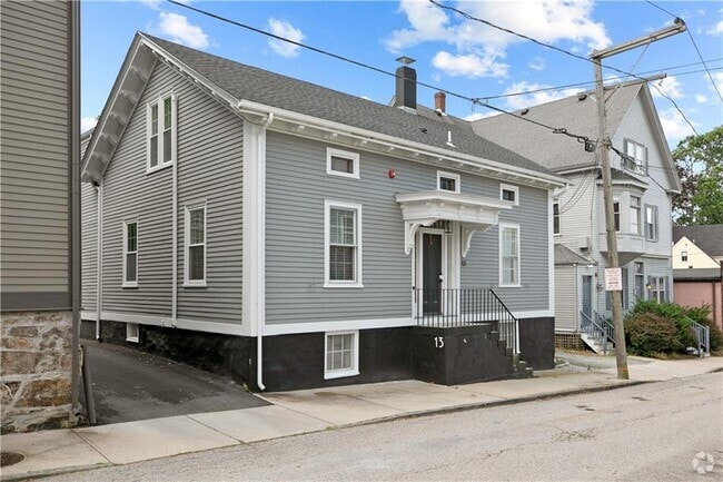 Building Photo - 13 Sherman St Unit 1 Rental