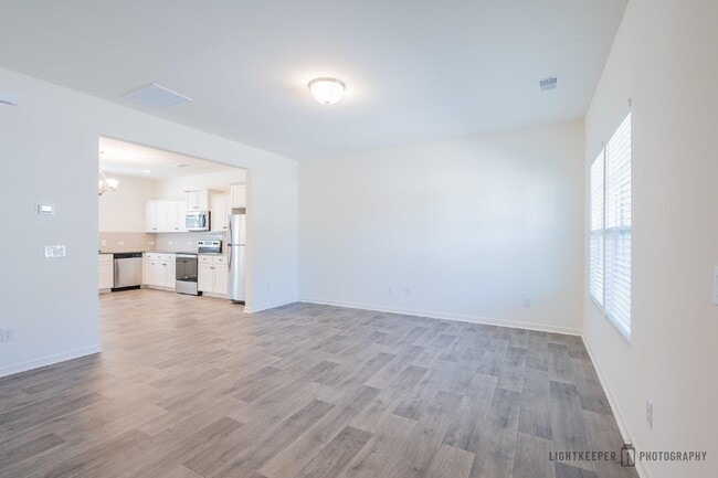 Photo - 305 Cherwell ct