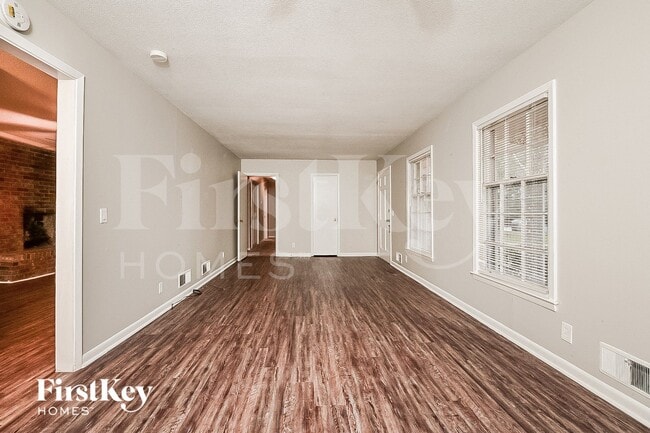 Photo - 788 S Pine St NE