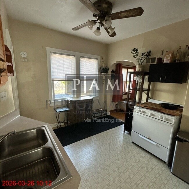 Photo - 2442 N Bremen St