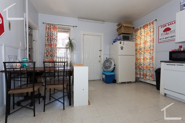 Building Photo - 168 Hillside St Rental