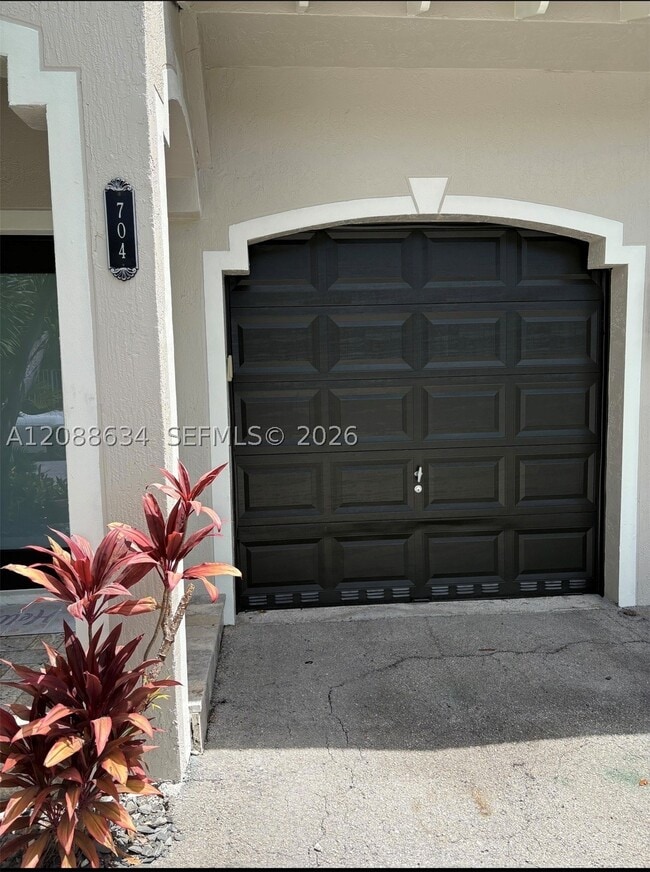 704 SW 4th Ave